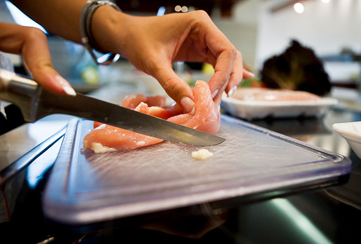 How to Avoid Cross-Contamination When Cooking Meat