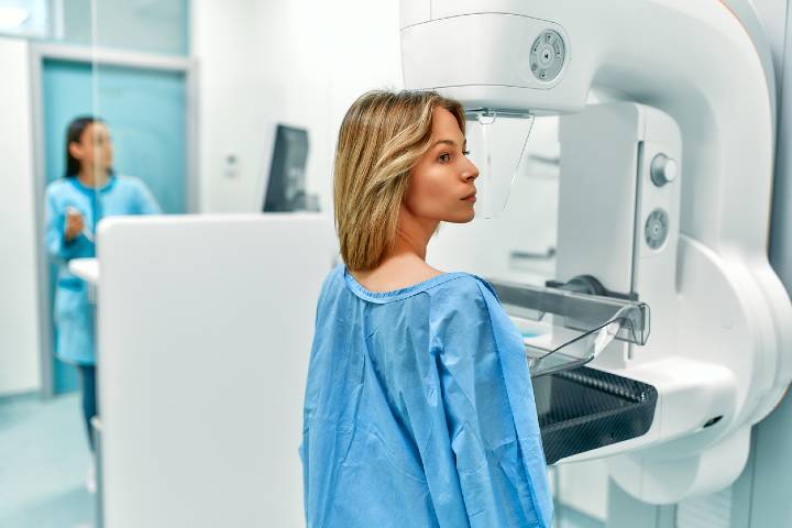 In the hospital, the patient undergoes a screening procedure for a mammogram, which is performed by a mammogram. A modern technologically advanced clinic with professional doctors.